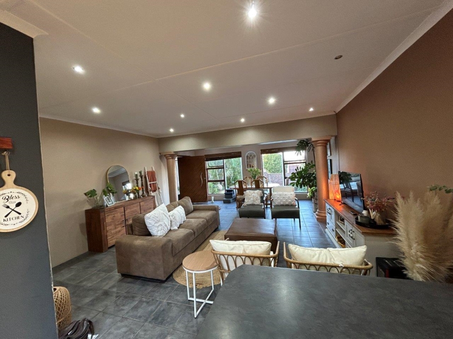 4 Bedroom Property for Sale in Noorsekloof Eastern Cape